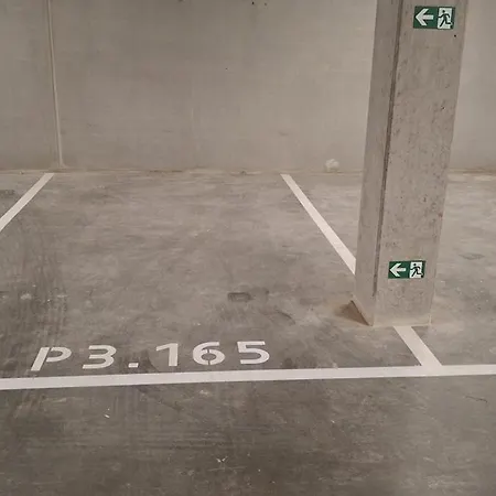 New Luxury In Prime Location In 公寓 *