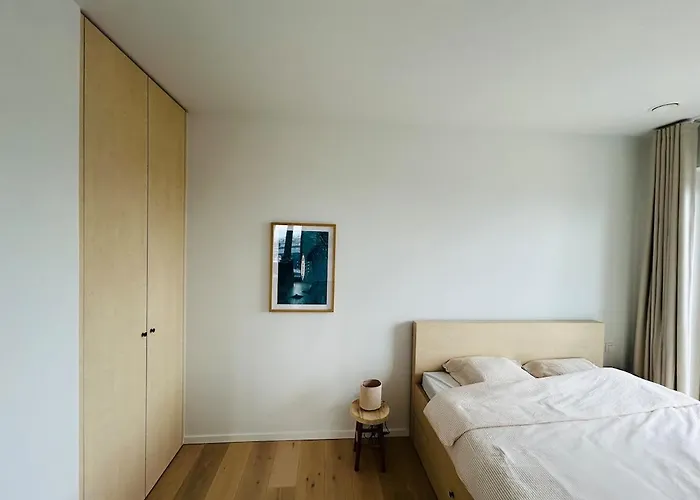 New Luxury In Prime Location In Apartment *