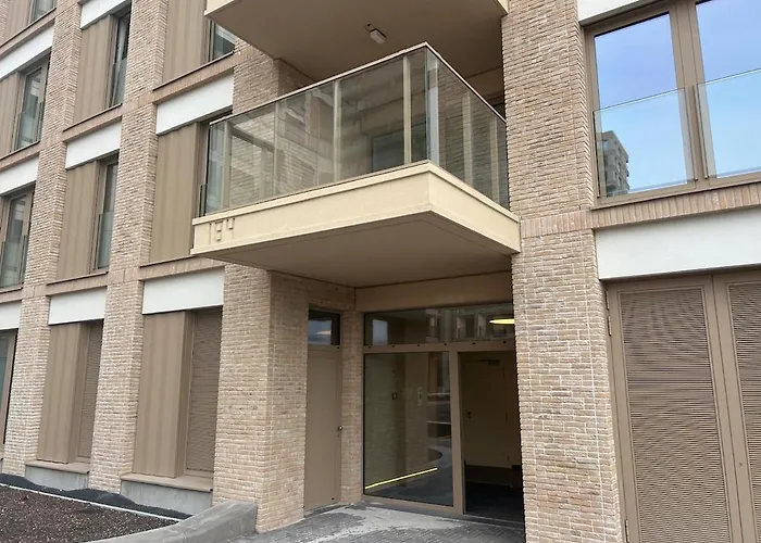 New Luxury In Prime Location In Apartment *