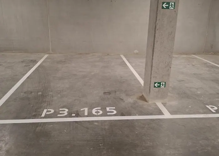 New Luxury In Prime Location In Apartment *