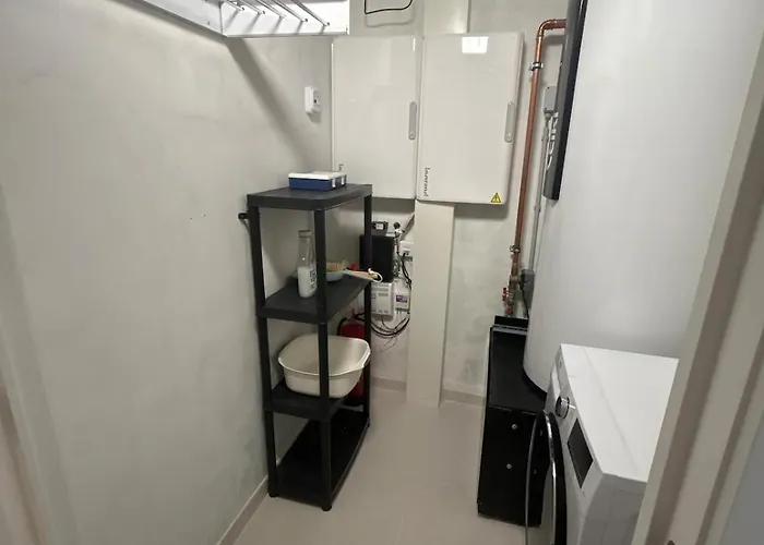 New Luxury In Prime Location In Apartment *